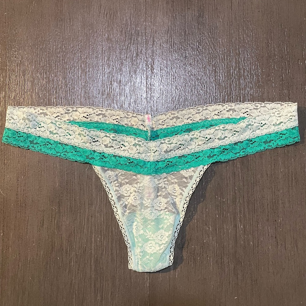 PINK Victoria’s Secret Extra Low Rise lace thong panty, size Large. Vintage